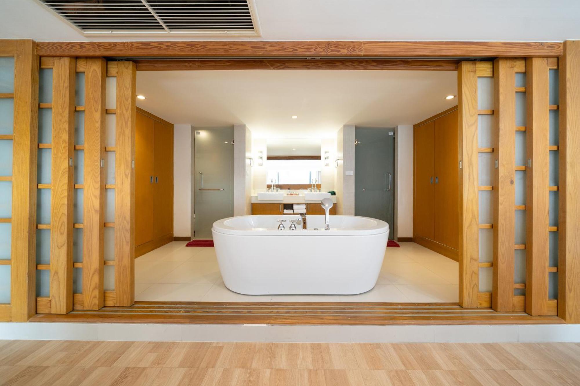 Indochine Resort And Villas - Sha Extra Plus Patong Eksteriør billede Bathroom