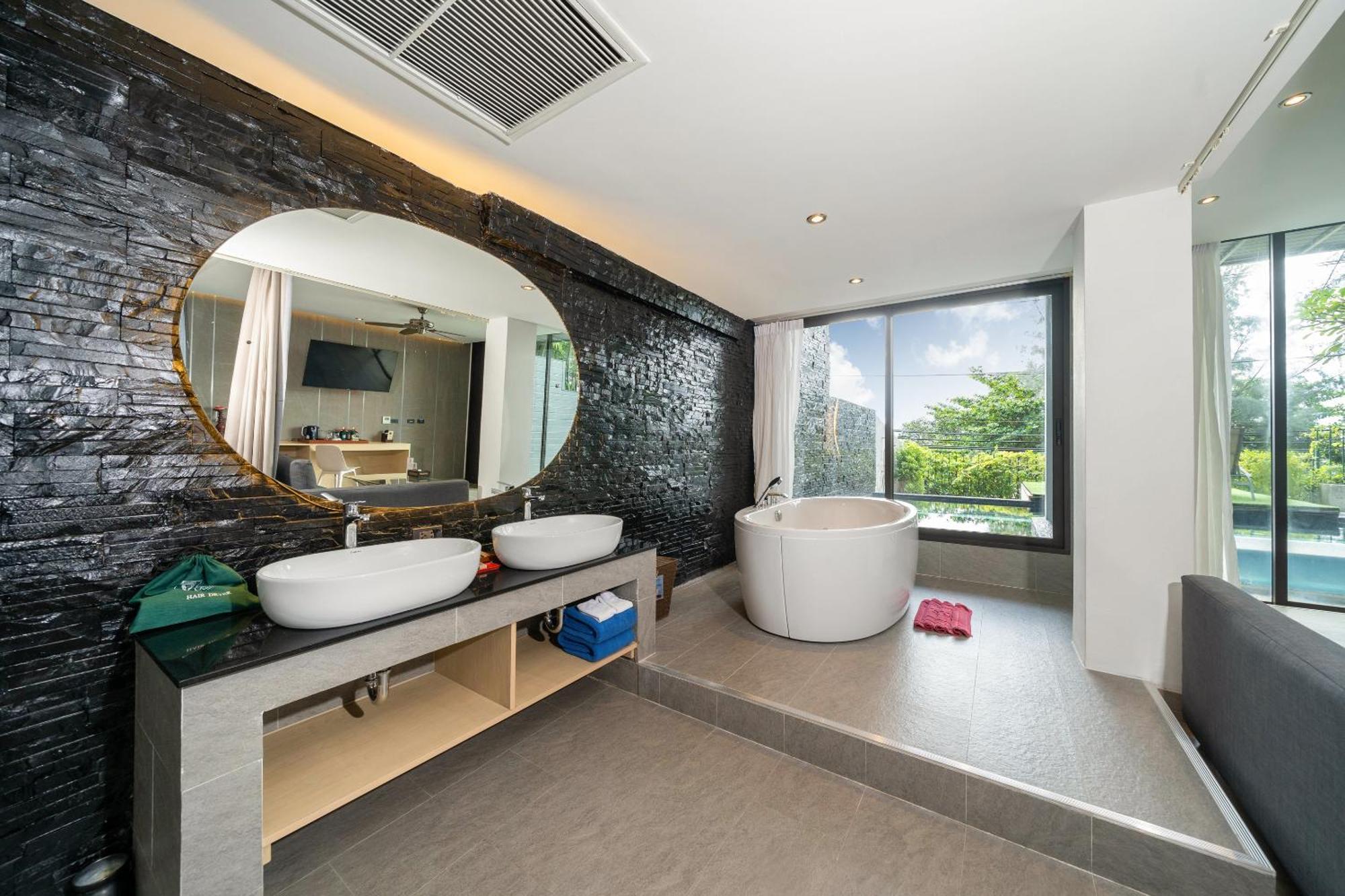 Indochine Resort And Villas - Sha Extra Plus Patong Eksteriør billede Bathroom